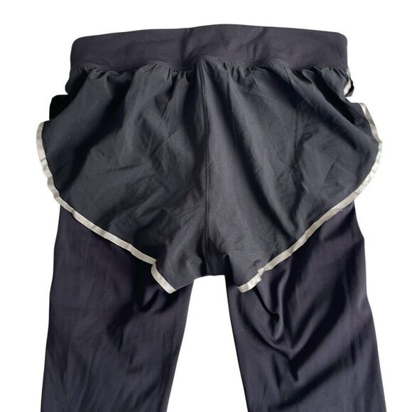 Under Armour Black Women’s Running Shorts w Built-in Leggings - Size Med - Picture 7 of 12
